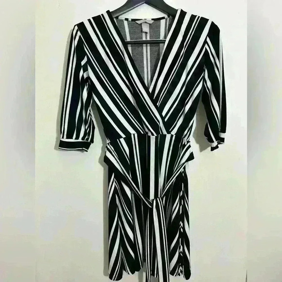 H&M Dresses & Skirts - H&M Dress Striped Deep V Belted Stretch Women's Black White Long Sleeve Size XS